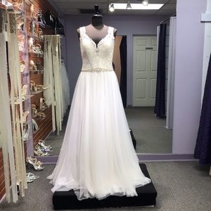 Allure - Style 3014 - Size 12 - Ivory/Silver